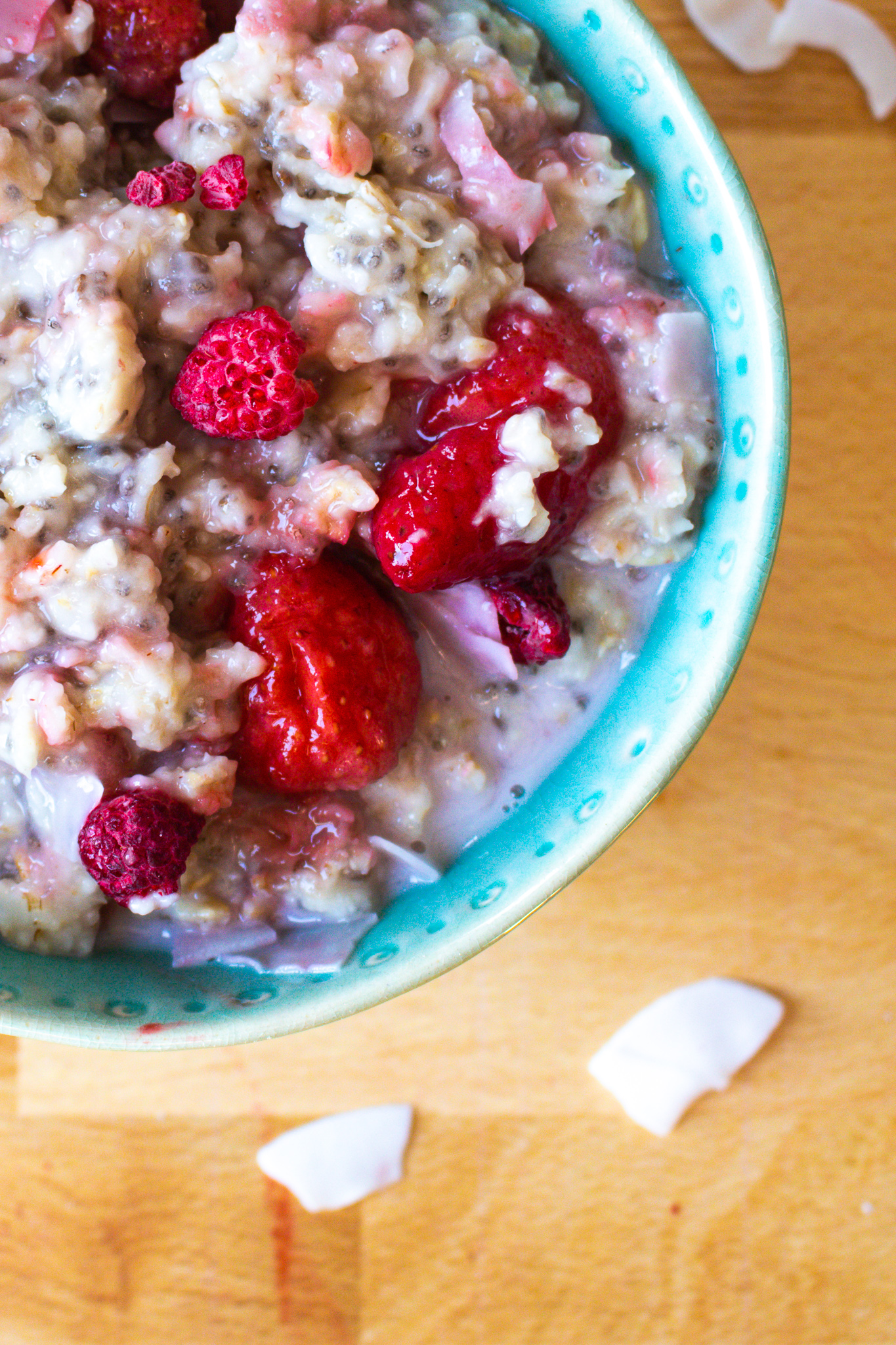 Berries & Cream Oatmeal Bolw