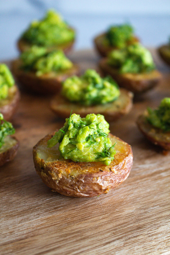 Finished crispy potatoes with avocado and dill