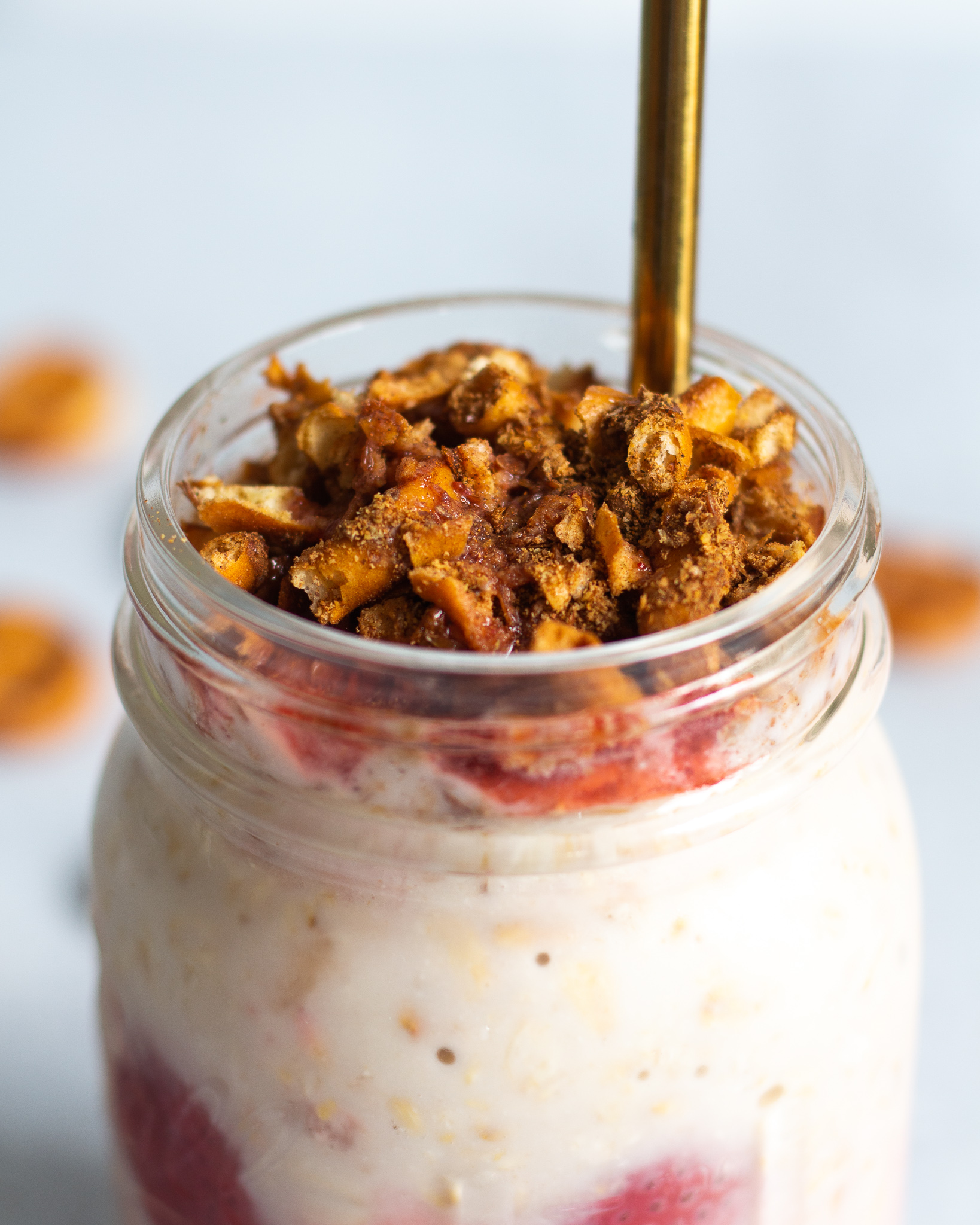 Salted Pretzel Pie Overnight Oats Recipe