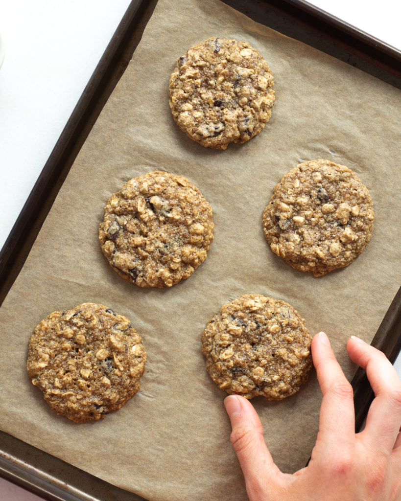 gluten free and vegan oatmeal chocolate chip cookies
