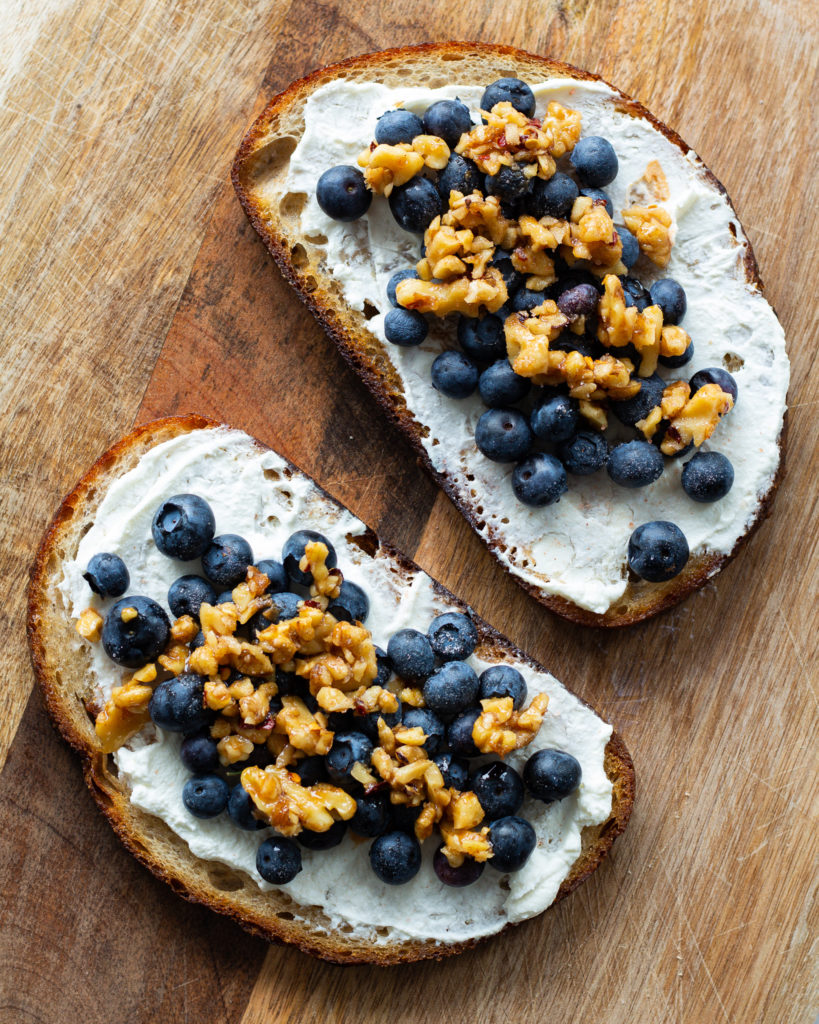 how to make blueberry ricotta toast