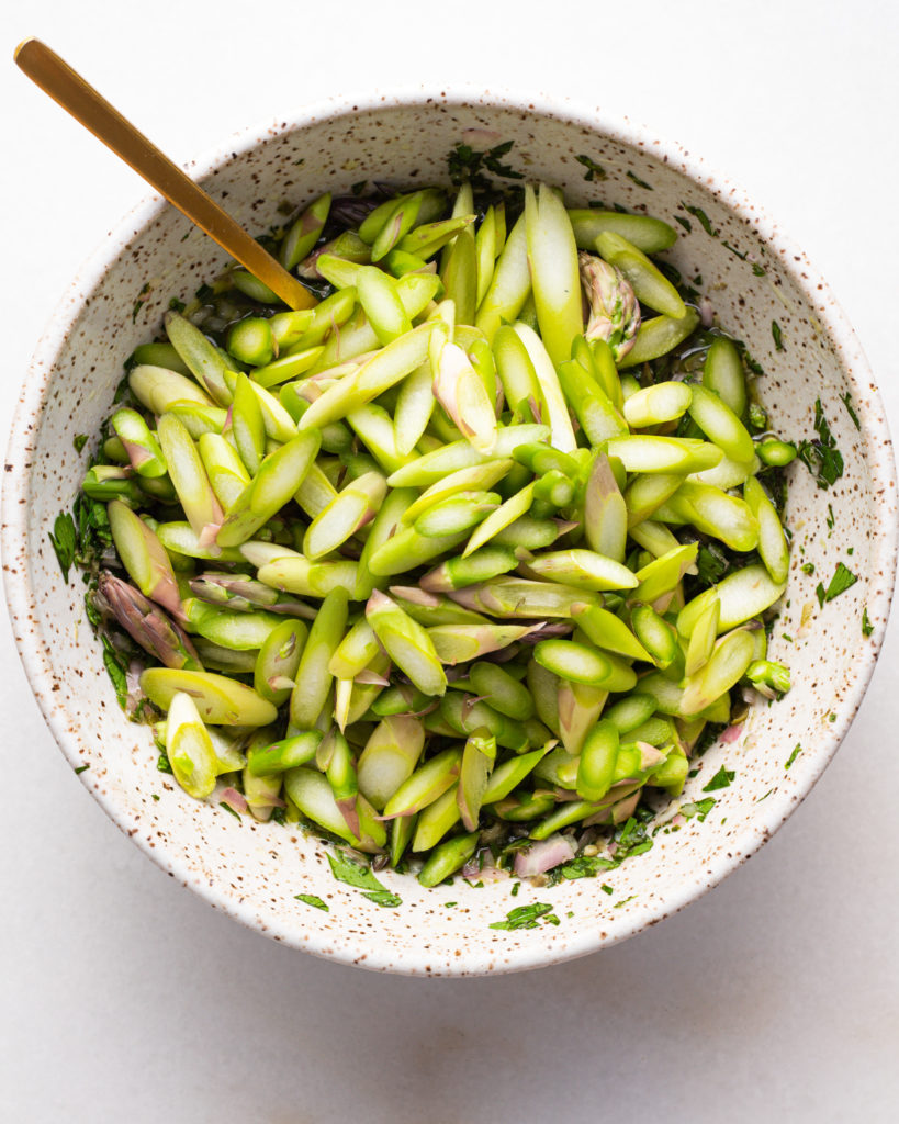 Asparagus in salsa verde