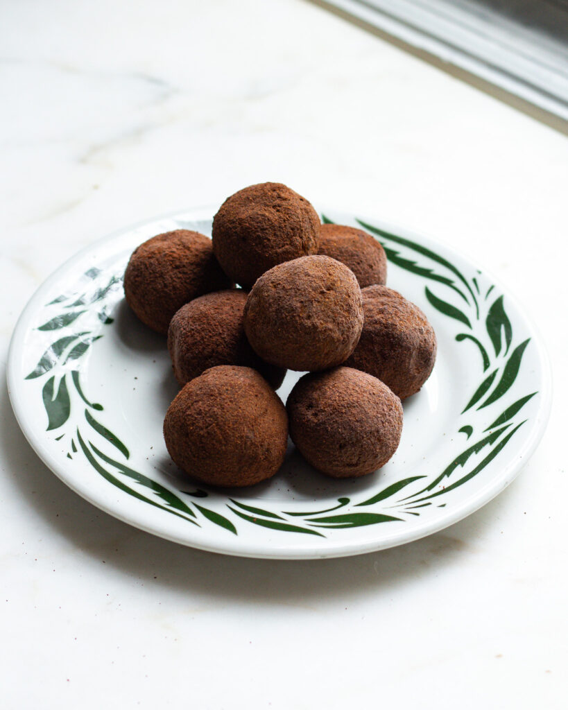 Pumpkin spice brownie energy bites