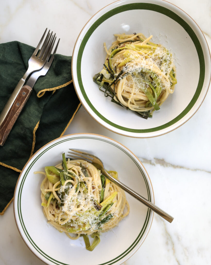 creamy leek pasta in a bowl.